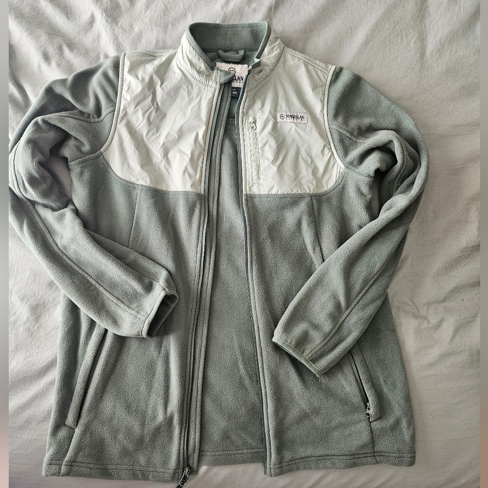 Magellan Outdoors Two-Tone Fleece Jacket in Green